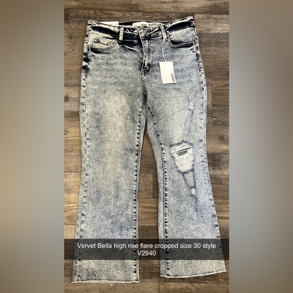 Vervet Bella high rise flare cropped size 30 style
V2940